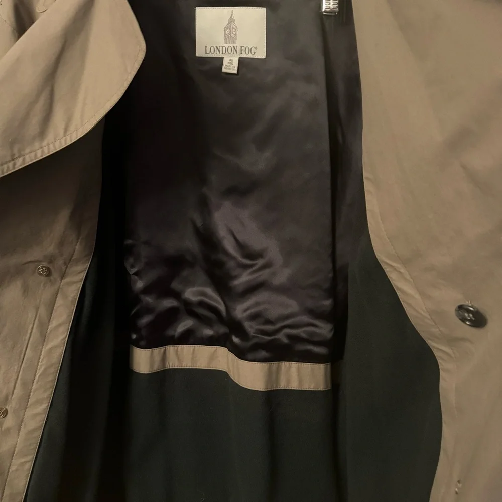 London Fog Men’s Double Breasted Belted Tan Lined Trench Coat Size 42 Regular